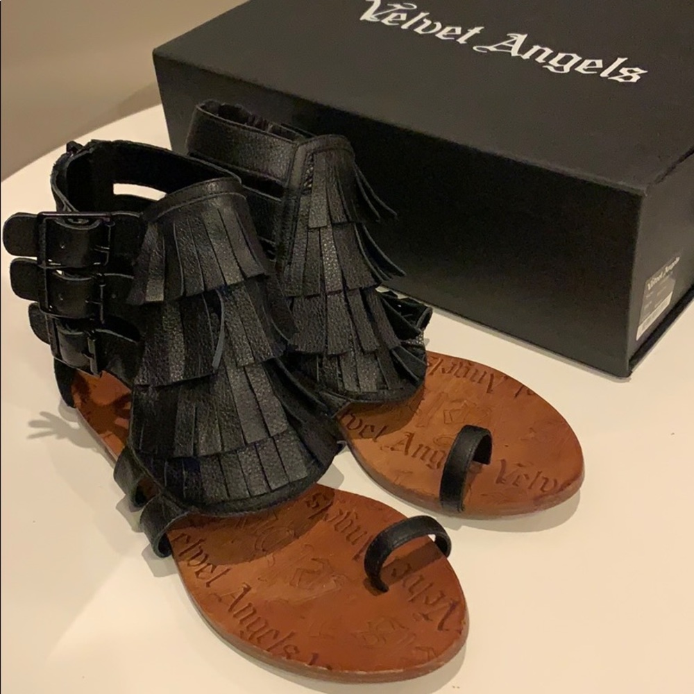 Velvet angels Sandals pili pili with original box